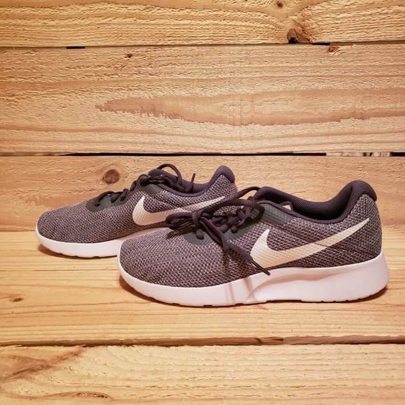 Nike Tanjun AR1903-001 SE Running Womens Shoes - Picture 3 of 5